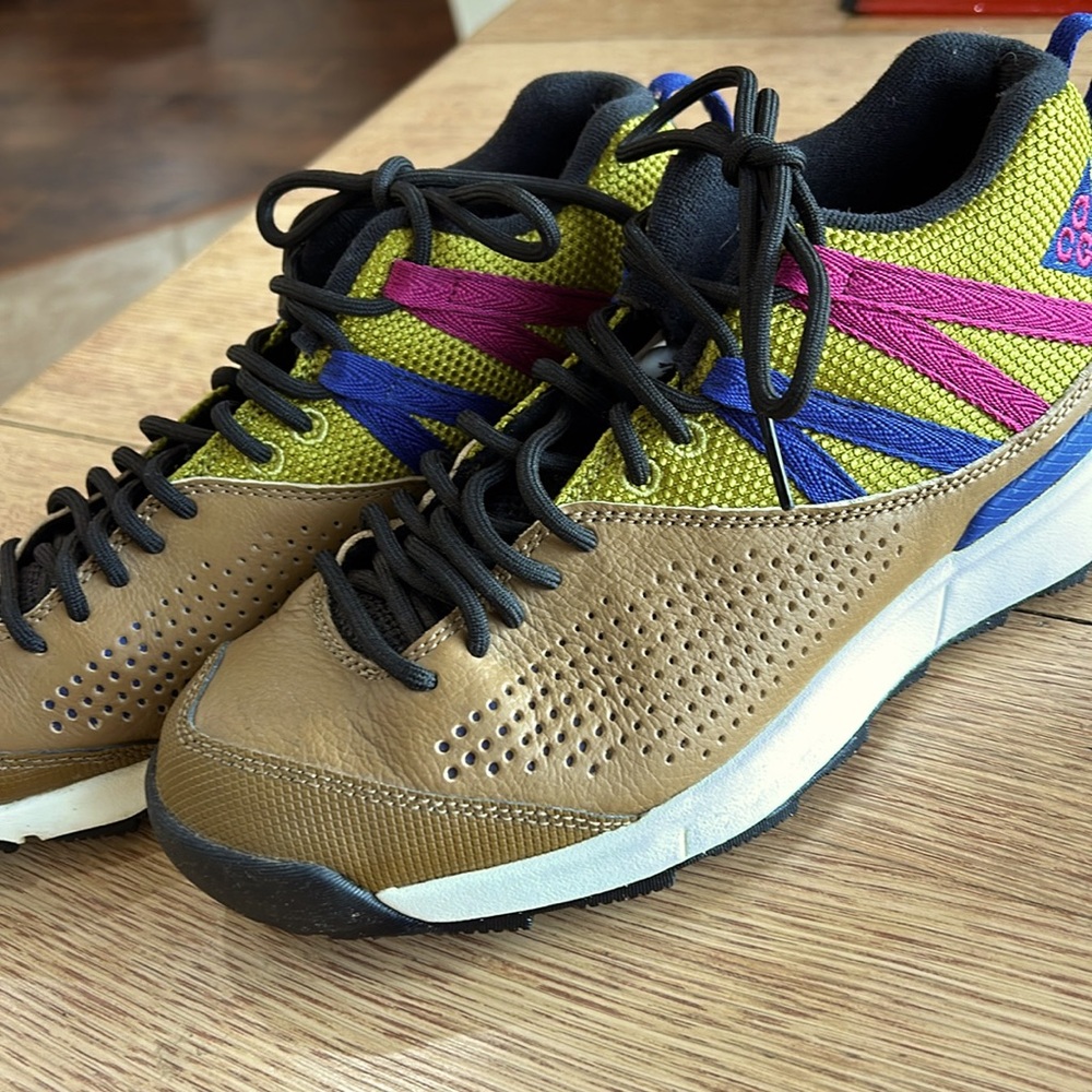Nike Okwahn II in EUC Unisex Athletic/Hiker in Sz Mens 6.5 (equiv to Woman’s 8)
